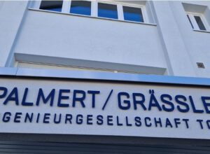 Beschriftung Firmengebäude